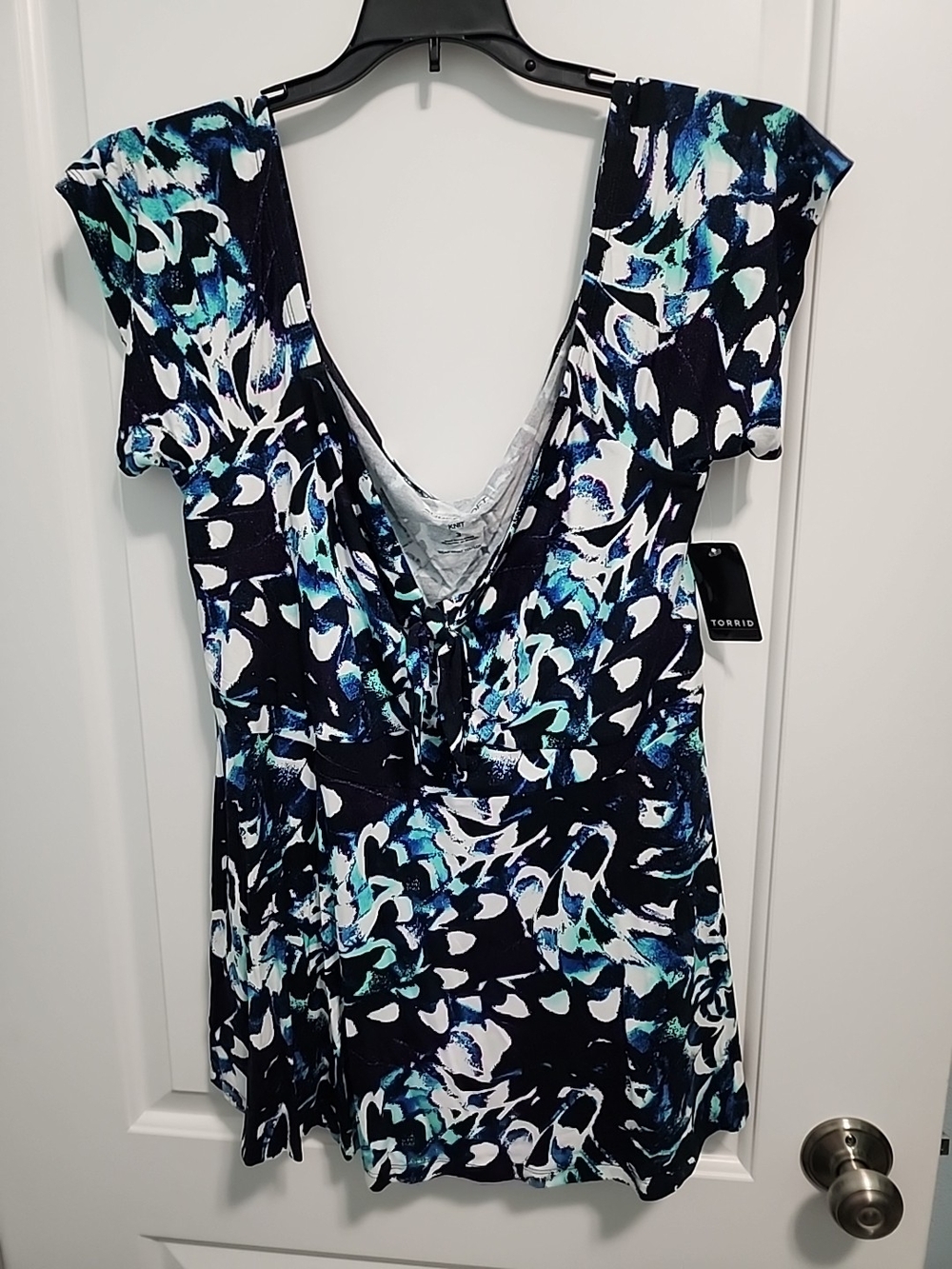 torrid Navy Teal & White Floral V-Neck Top